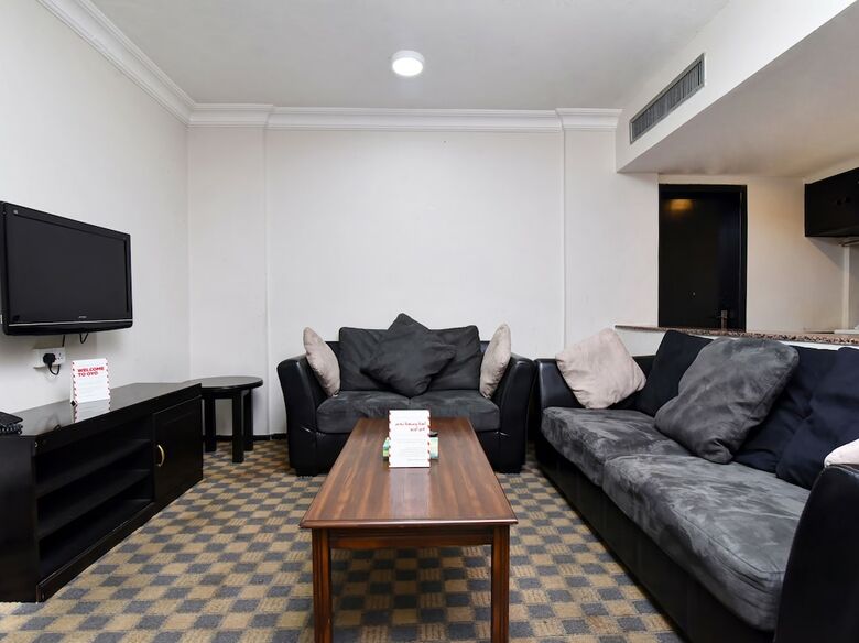 Oyo 411 Moon Hotel