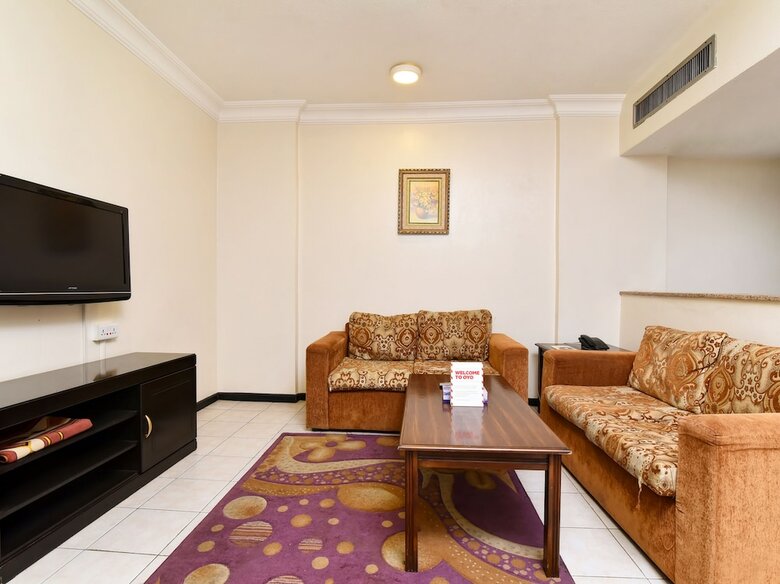 Oyo 411 Moon Hotel