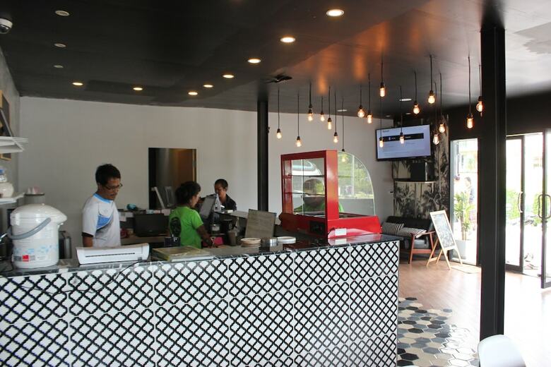 Hotel 1715 House & Caff Resort Phuket