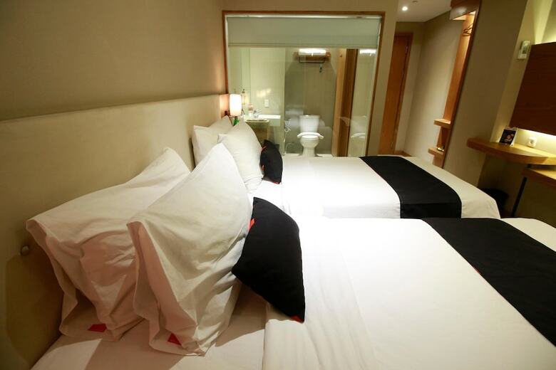 Yellow Star Ambarukmo Hotel