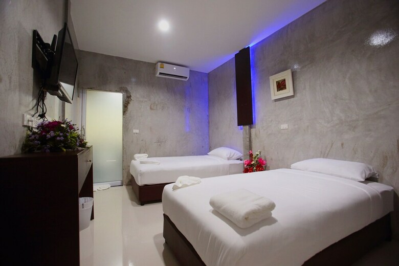 Hotel Ruenphukarn Resort