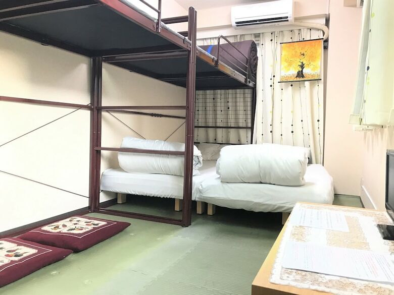Hostal Guest House B's Five II