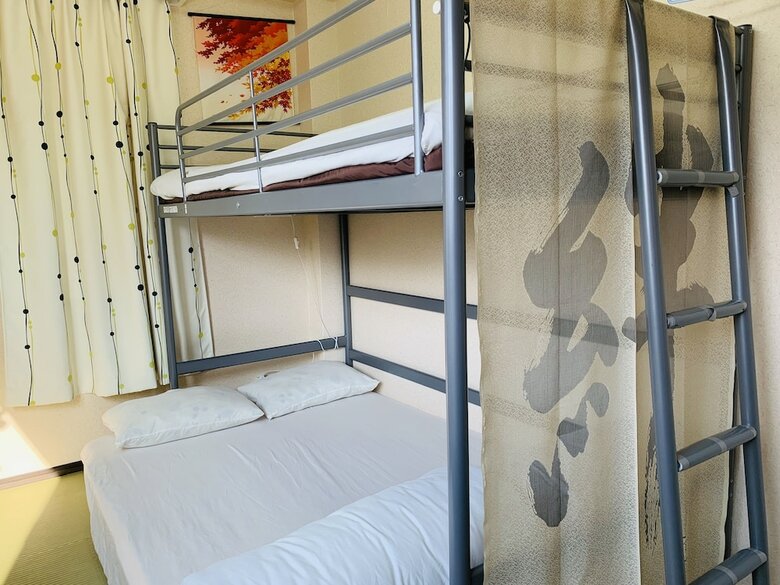 Hostal Guest House B's Five II