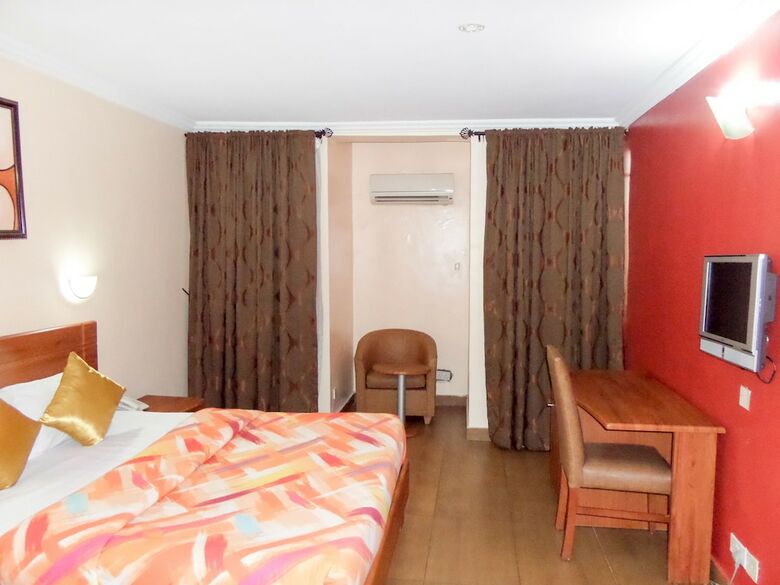 Le Real Hotel