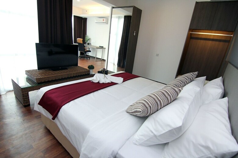Nexus Regency Suites & Hotel