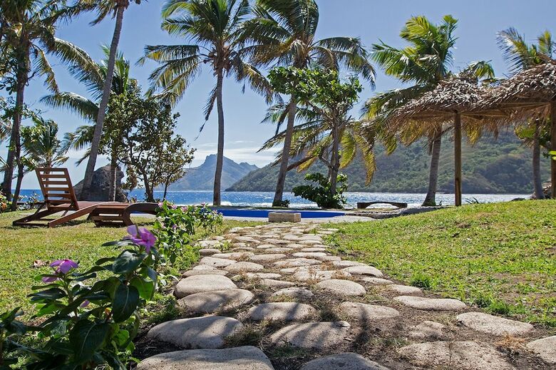 Hostal Barefoot Kuata Island Resort
