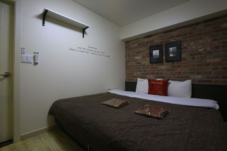 Hotel Samsung Bed Station
