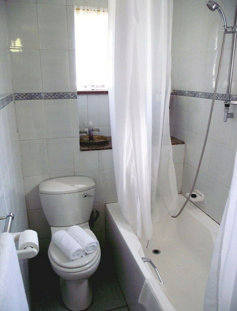 Bed & Breakfast Autumn Breeze Manor