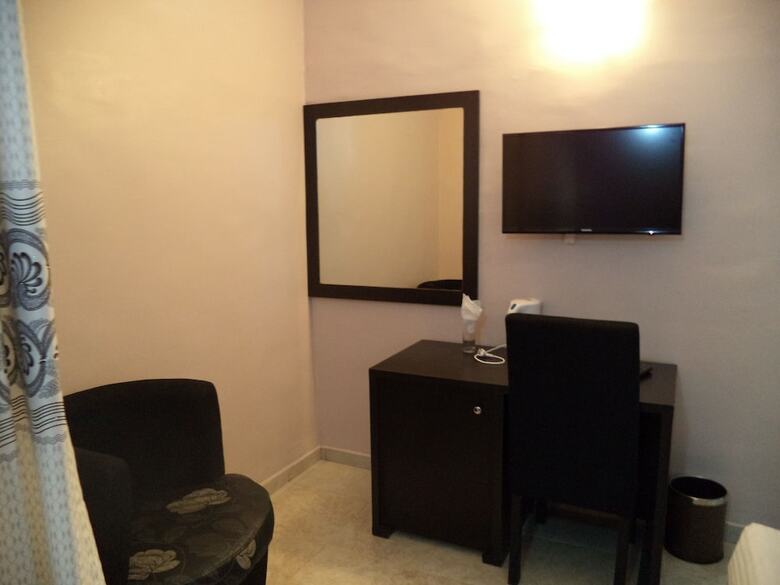 Pine Crest Exclusive Hotel & Suite
