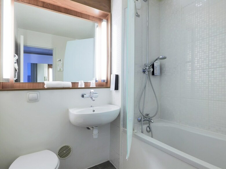 Hotel Campanile Valenciennes Ouest - Petite Foret