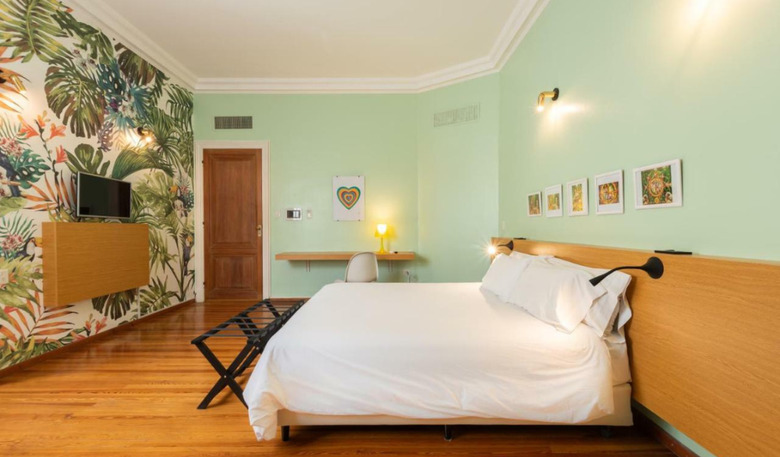 Sacha Mistol Art Hotel