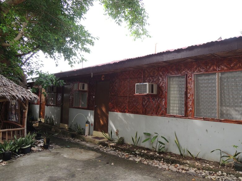 Hotel Kawayan Marine Village Beach Resort