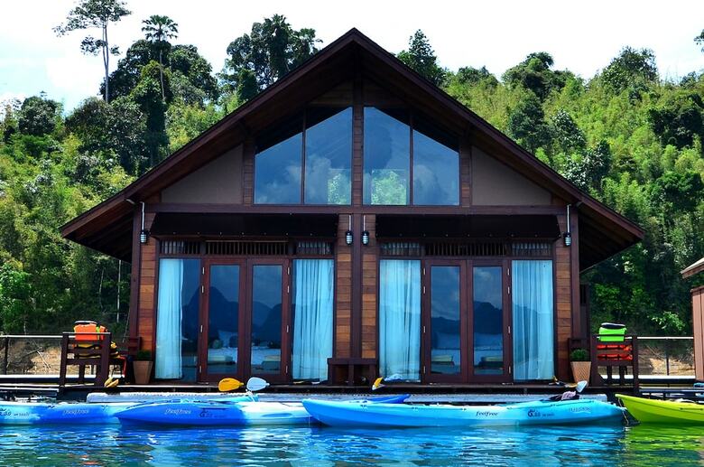 Hotel 500 Rai Khao Sok Floating Resort