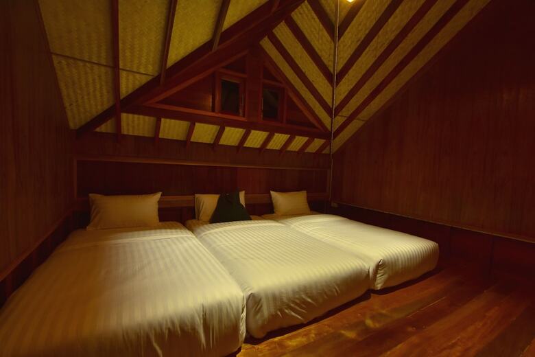 Hotel 500 Rai Khao Sok Floating Resort