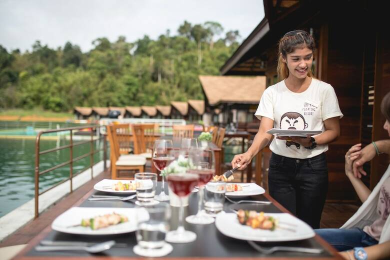 Hotel 500 Rai Khao Sok Floating Resort