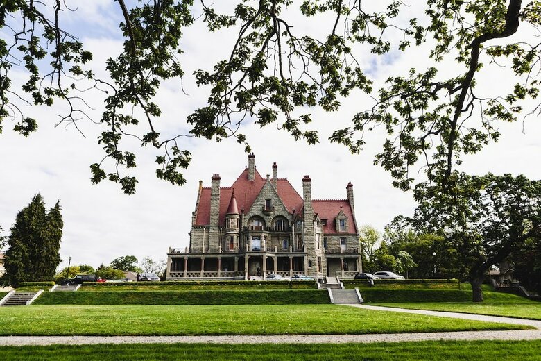 Dashwood Manor Seaside Bed & Breakfast