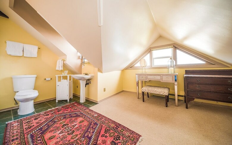 Dashwood Manor Seaside Bed & Breakfast