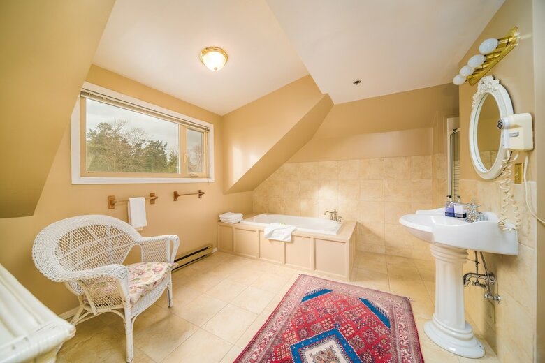 Dashwood Manor Seaside Bed & Breakfast