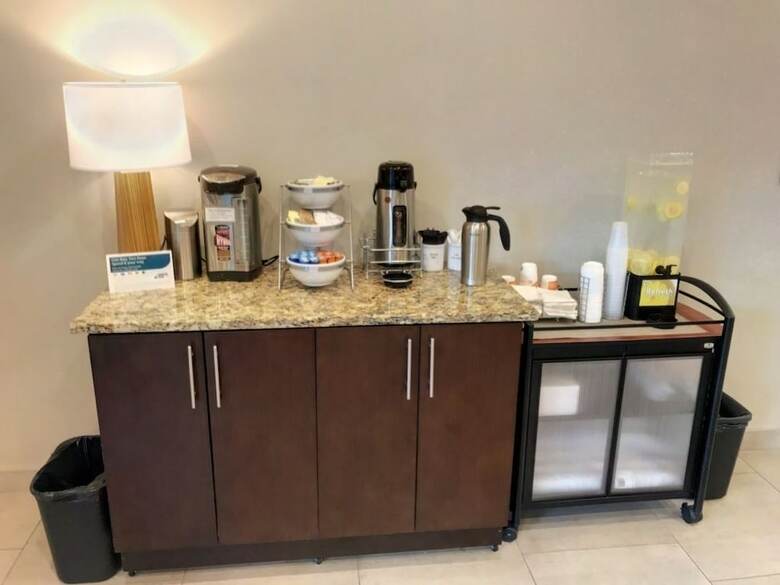 Hotel Comfort Inn & Suites