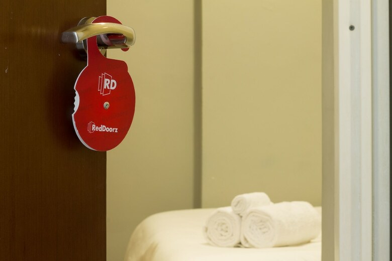 Hotel Reddoorz Plus @ Wastu Kencana