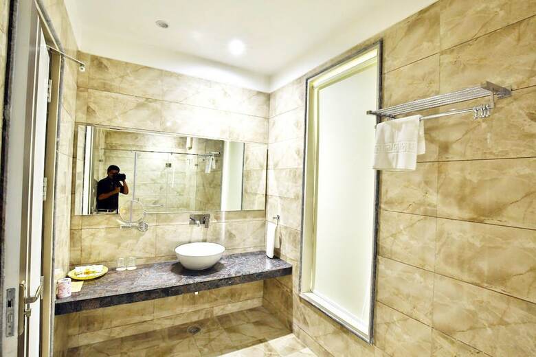 Jhansi Hotel