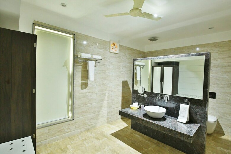Jhansi Hotel