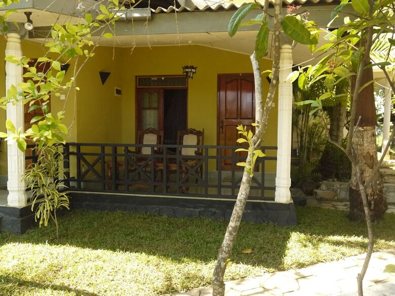 Traveller's Home Hotel