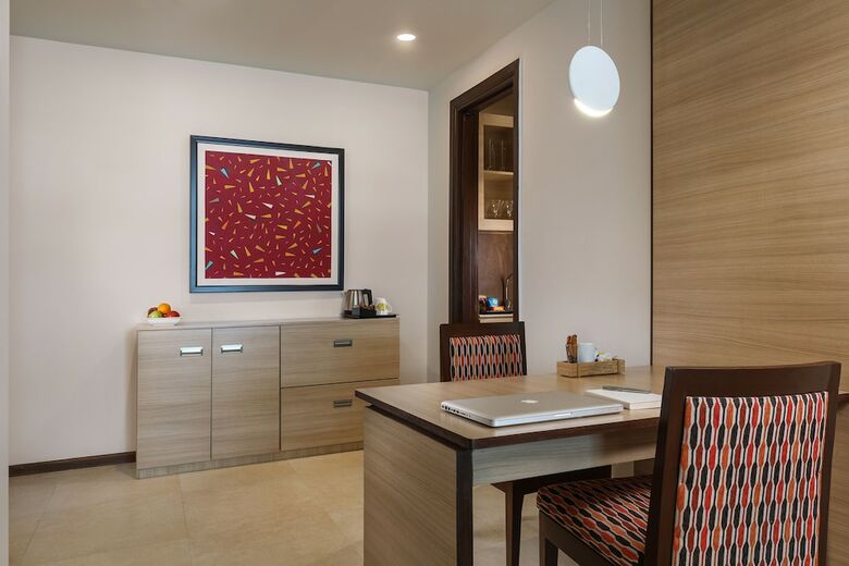Sandal Suites Op. By Lemon Tree Hotels