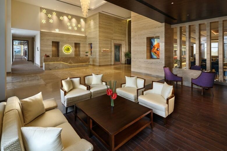 Sandal Suites Op. By Lemon Tree Hotels