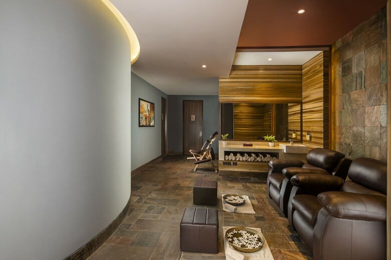 Sandal Suites Op. By Lemon Tree Hotels