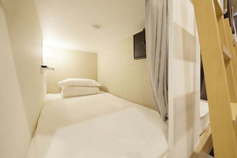 Centurion Ladies Hostel Ueno Park - Caters To Women