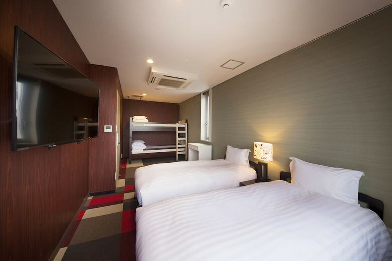 Centurion Ladies Hostel Ueno Park - Caters To Women