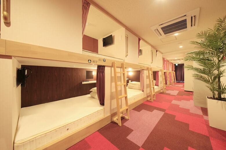 Centurion Ladies Hostel Ueno Park - Caters To Women