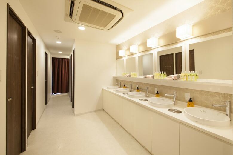 Centurion Ladies Hostel Ueno Park - Caters To Women