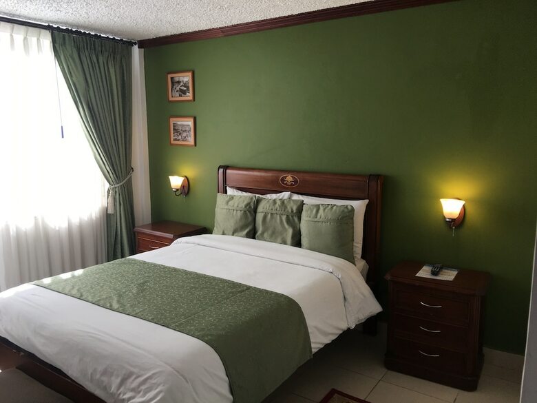 Hostal Mitad Del Mundo