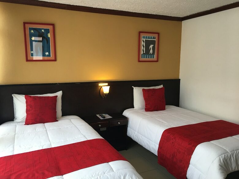 Hostal Mitad Del Mundo