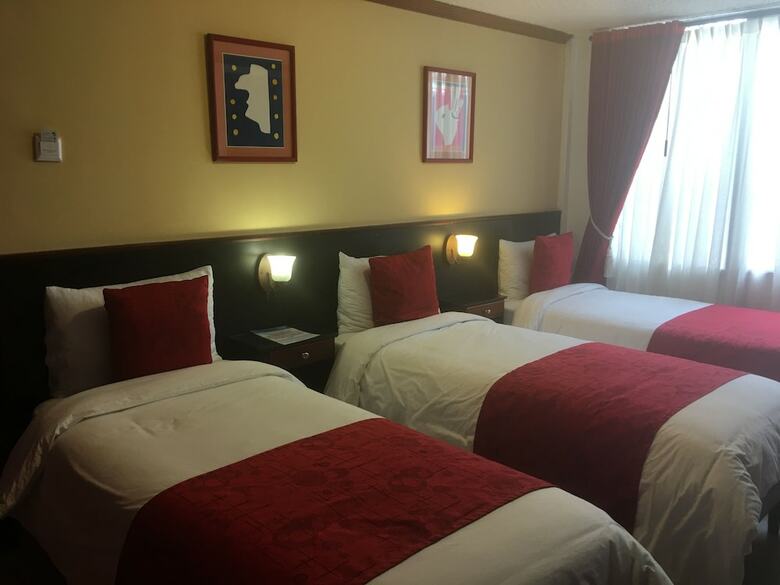 Hostal Mitad Del Mundo