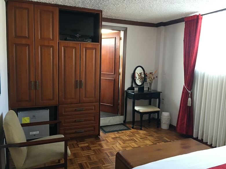 Hostal Mitad Del Mundo