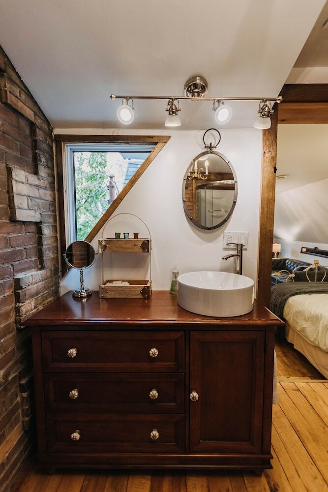 Iron Kettle Bed And Breakfast