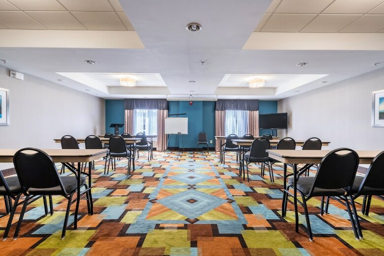 Hotel Holiday Inn Express & Suites Roanoke Rapids Se