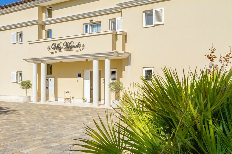 Aparthotel Luxury Villa Mande