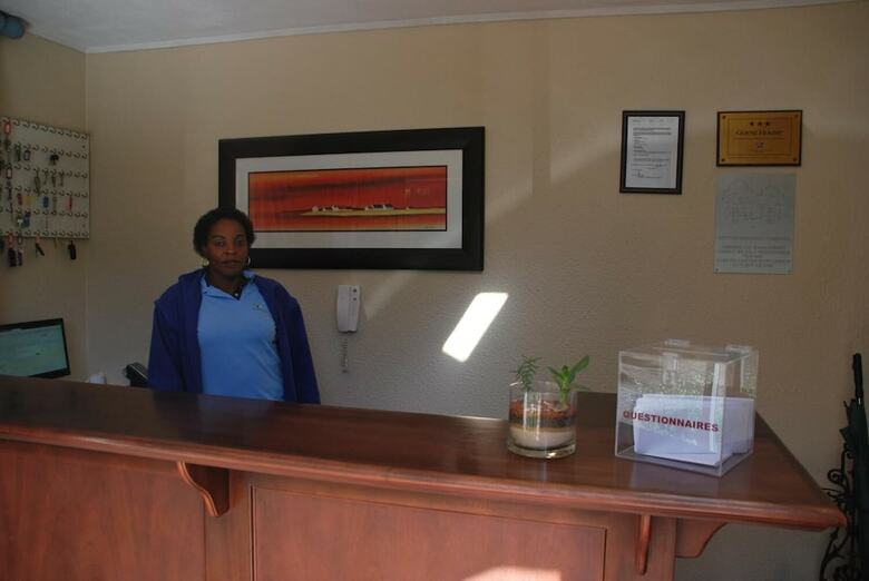 Hotel Woodmead Guest Lodge