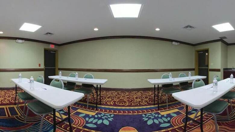 Holiday Inn Express Hotel & Suites Birmingham - Inverness