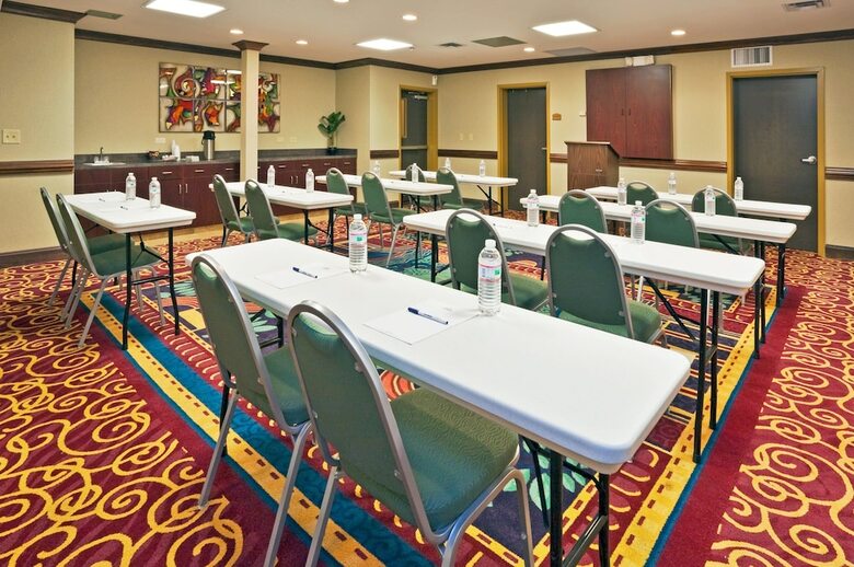 Holiday Inn Express Hotel & Suites Birmingham - Inverness