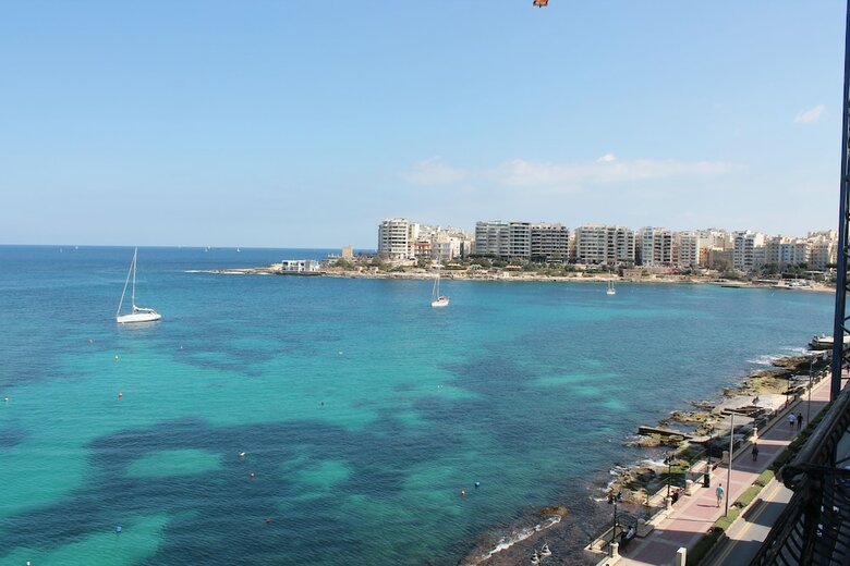 Spinola Bay Mansion Seafront Apartment