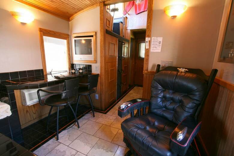 Featherbed Railroad Bed And Breakfast Resort