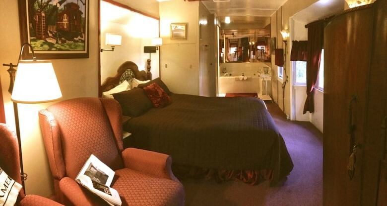 Featherbed Railroad Bed And Breakfast Resort