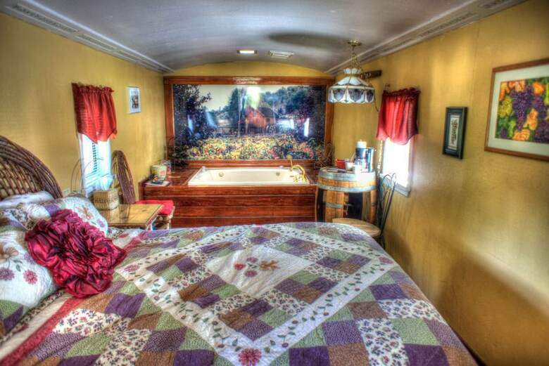 Featherbed Railroad Bed And Breakfast Resort