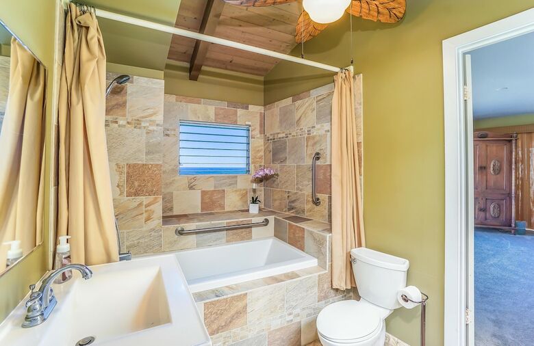 Hale Huna Kai Oceanfront By Redawning