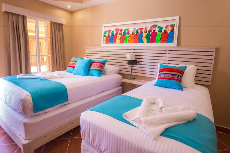 Mr. Tucan Hotel